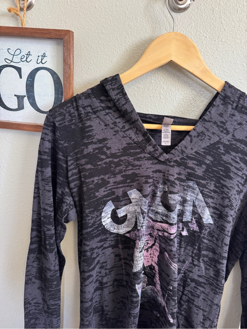 Women’s Gray Black Graphic V-Neck Long Sleeve Top